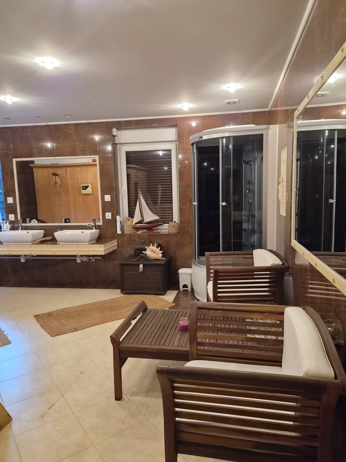 Pokój kąpielowy Villa Vasco — kabina z hydromasażem